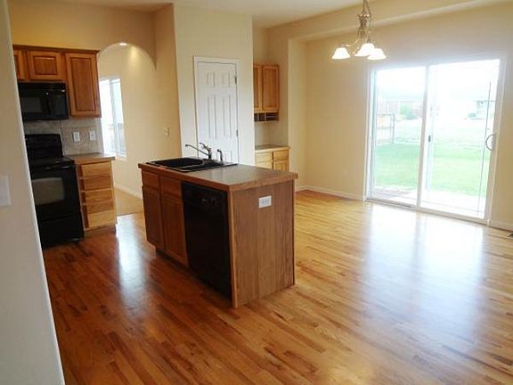 KITCHEN AND BREAKFAST NOOK