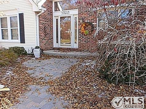Front walkway.jpg