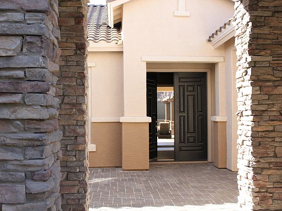 Breezeway/Courtyard