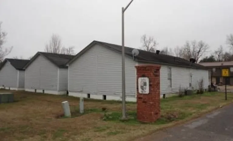 750 Hospital Rd #B4 — Photo 4