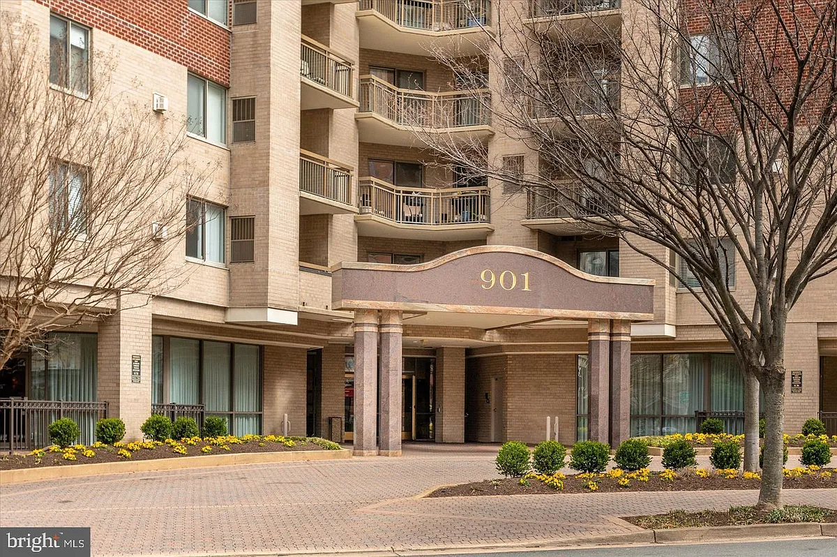 Building Photo - 901 N Monroe St #1108