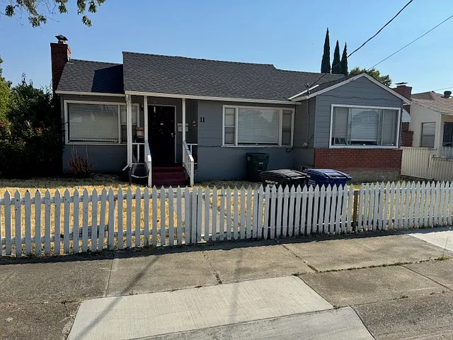 11 Lorraine Ave photo 1