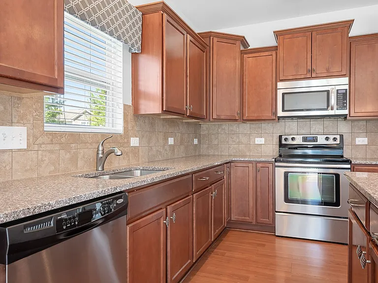 2059 Blue Iris Dr — Photo 10