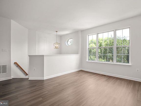 2nd image of 1108 Hampton St