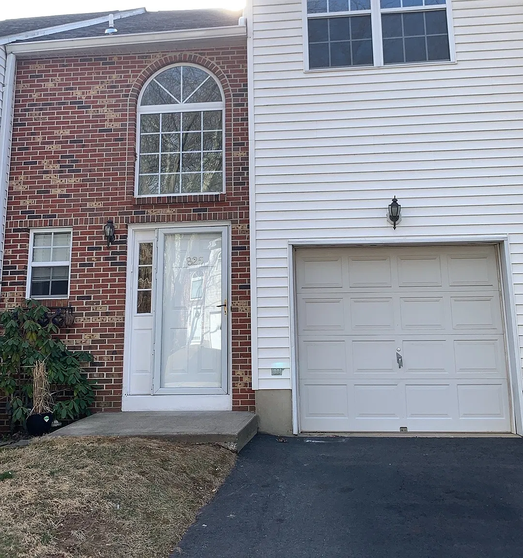 2 bed, 2.5 bath, 1400 sqft, $2,400 — Photo 1
