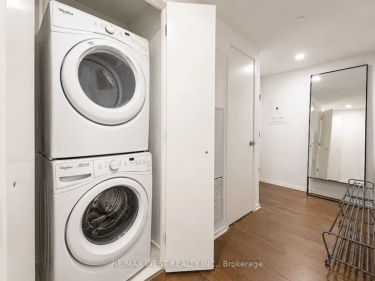 1 Bloor St E #1007 — Photo 17