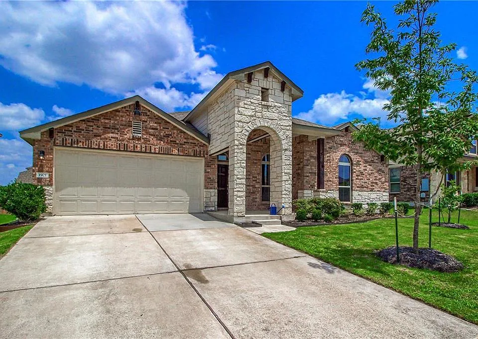 1921 Tawakoni Dr
