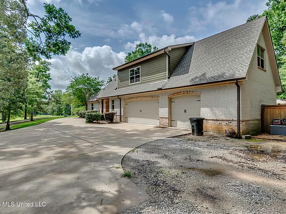 3rd image of 270 Evergreen Dr