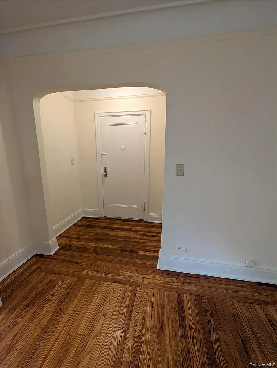 Building Photo - 3 Greenridge Ave #B8