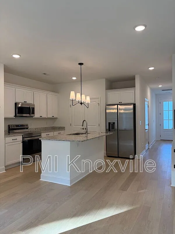 3 bed, 2.5 bath, 1516 sqft, $2,100 — Photo 4