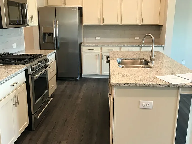 1302 Endicott Ct — Photo 18