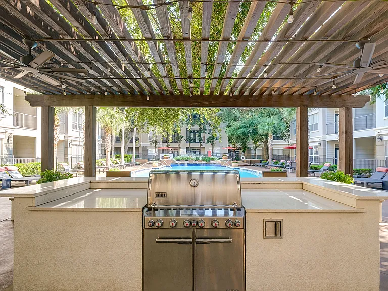 The Plaza Museum District — Photo 17