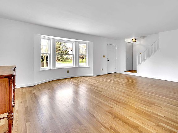 3rd image of 3693 Beech Dr