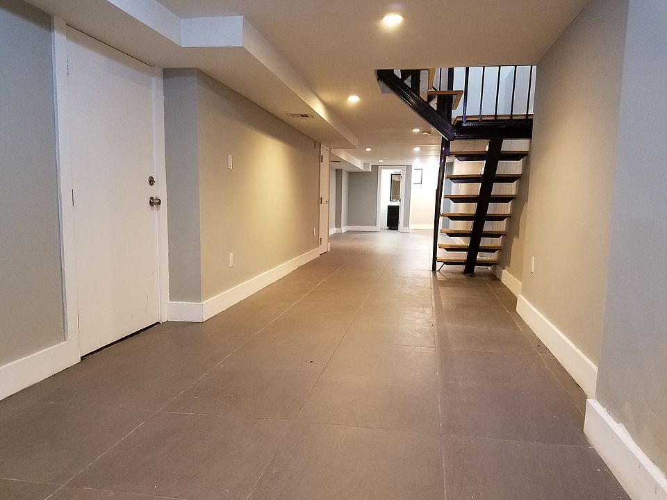 1st image of 154 Woodward Ave #First