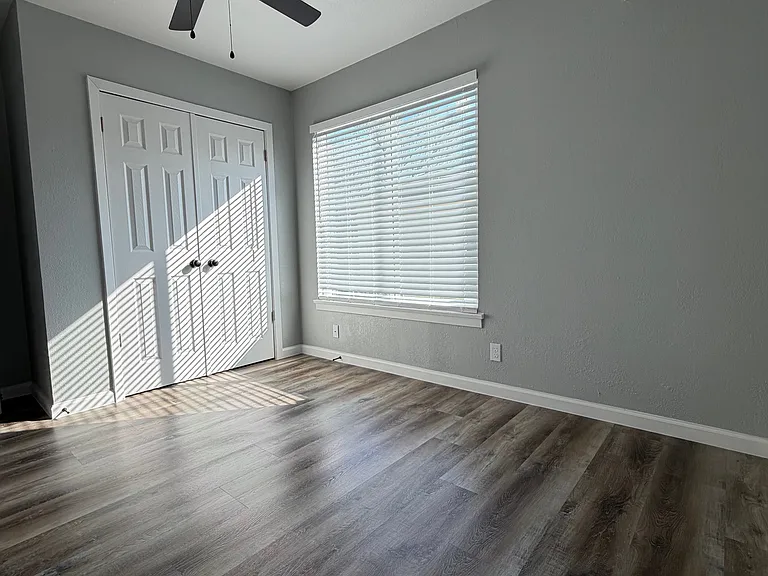 12 Pershing Dr — Photo 25