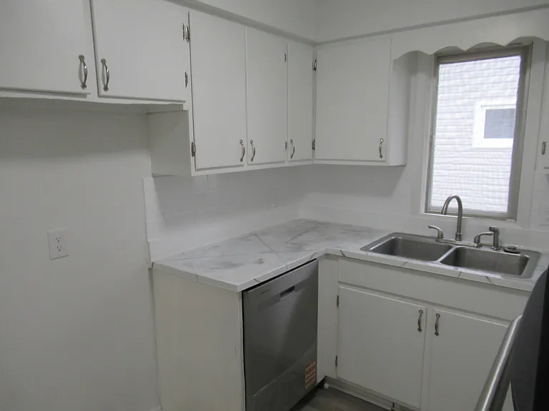 330 Paul St — Photo 6