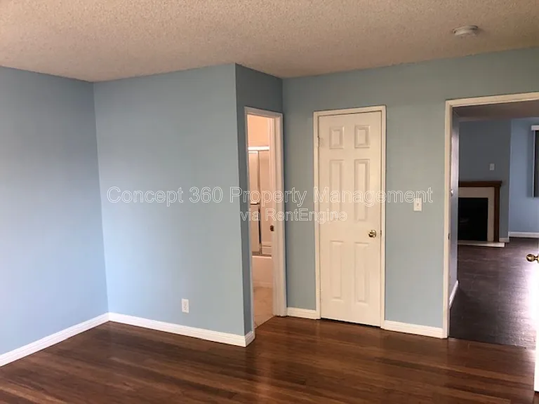 2934 E 11th St #101 — Photo 34