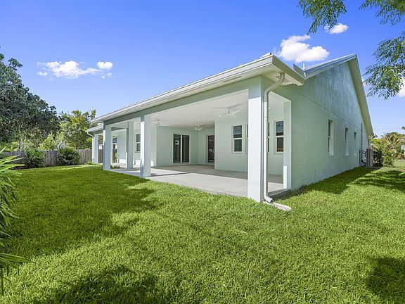 5th image of 516 SE Alamanda Way
