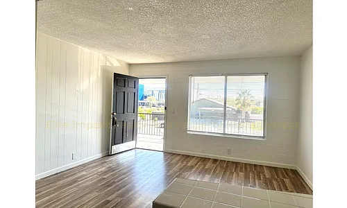 301 W Helen St Photo 1