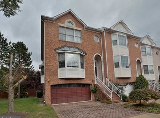 8171 Madrillon Ct, Vienna, VA 22182