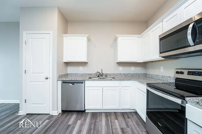 3 bed, 2.5 bath, 1386 sqft, $2,045 — Photo 3