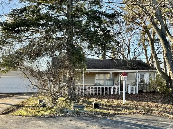 907 Wadhams Rd, Smiths Creek, MI 48074