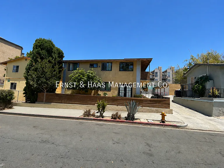 426 Golden Ave #3 — Photo 1