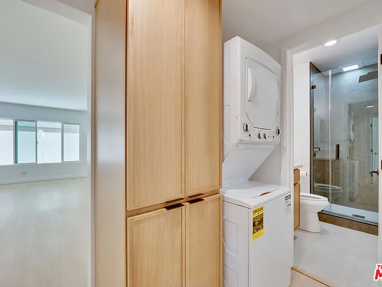 1021 N Genesee Ave #4 — Photo 9