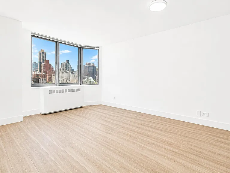 1735 York Ave #23F — Photo 5