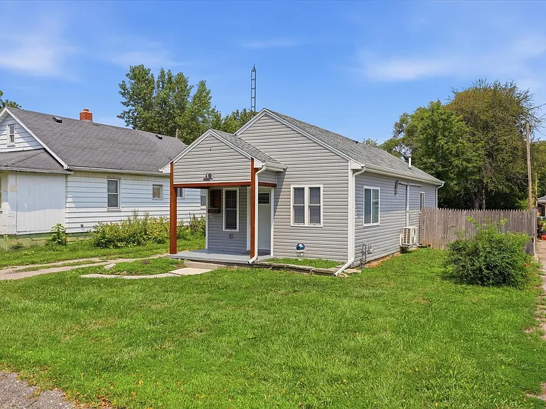 1444 Primrose Ave — Photo 3