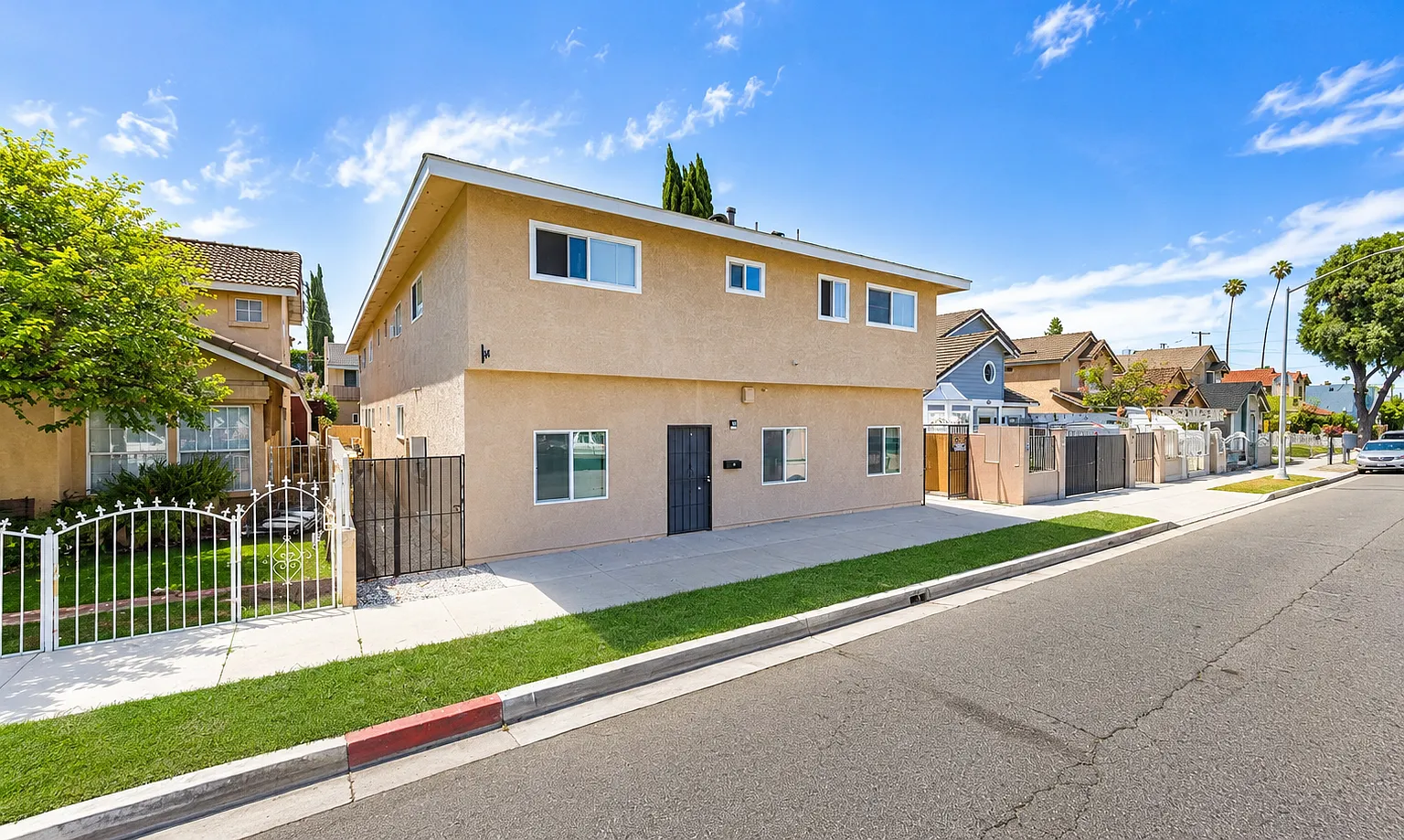 3 bed, 1400 sqft, $2,725 — Photo 1