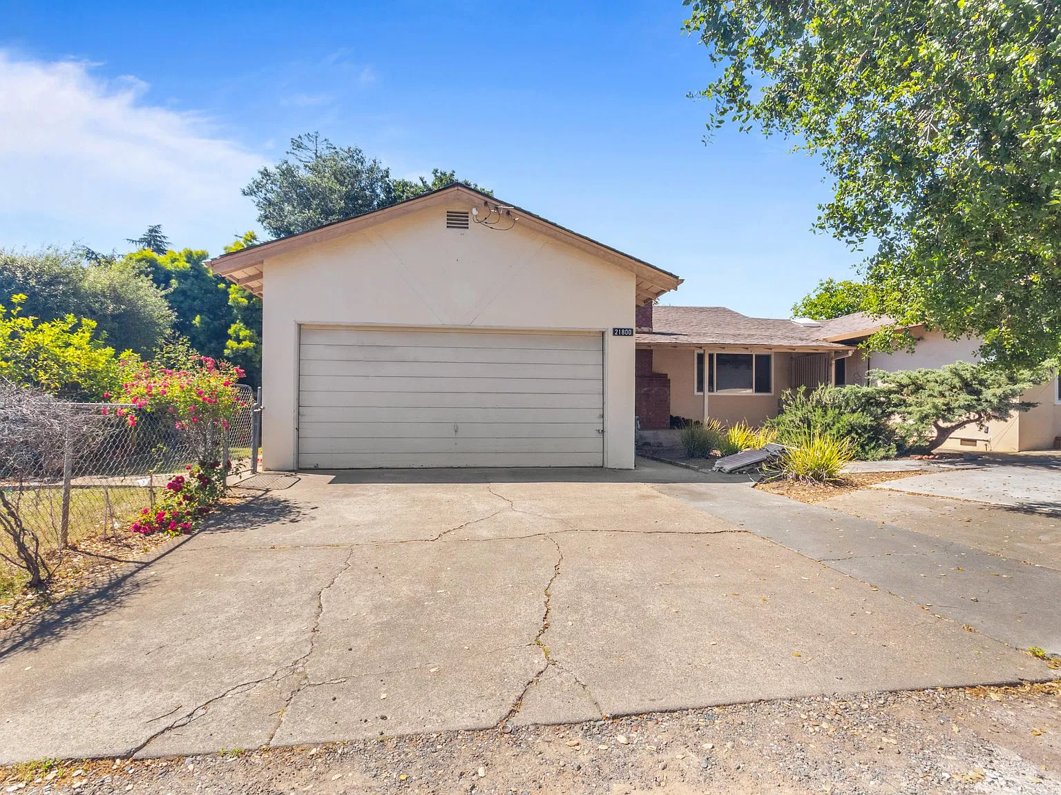 21800 San Fernando Ave — Photo 3