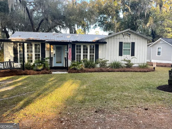 1073 Pine St NE, Shellman Bluff, GA 31331