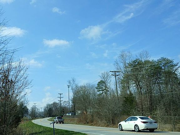 4th image of 3220 N Highway 101