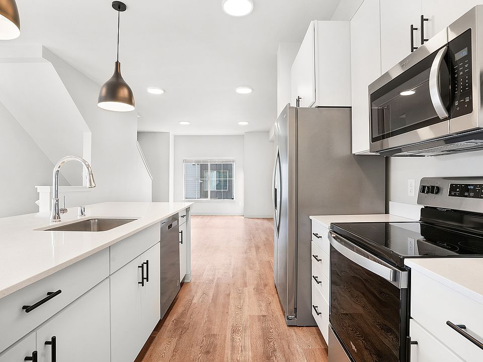 3x2B Kitchen & Living Room