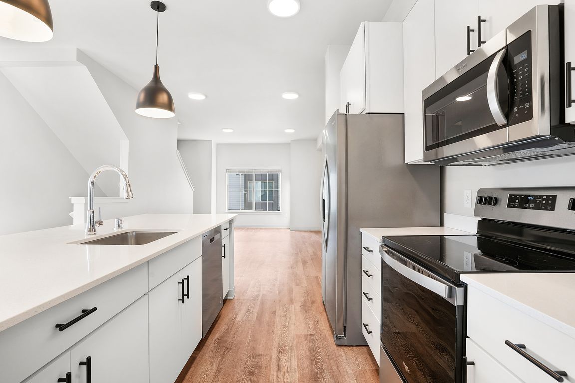 3x2B Kitchen & Living Room