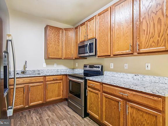 3rd image of 228 Persimmon Cir
