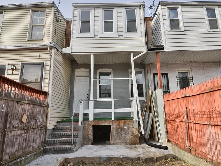 1303 James St — Photo 40