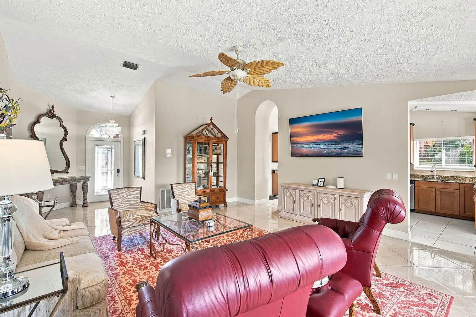 3 bed, 2.0 bath, 1689 sqft, $6,158 — Photo 4