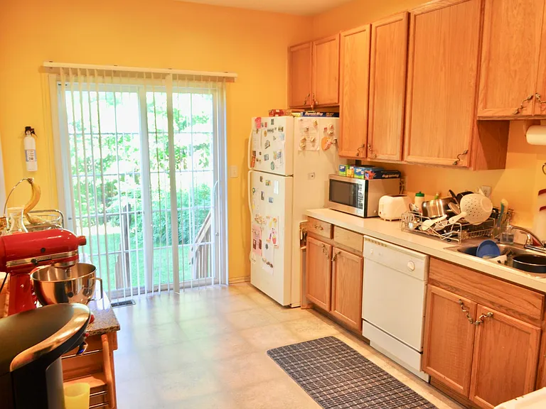 105 Margaret Ct — Photo 9