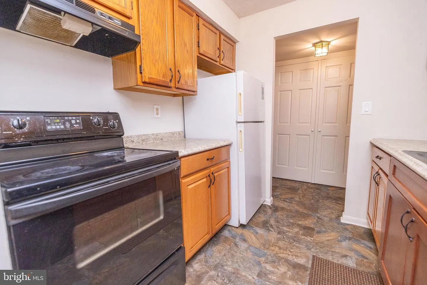 3101 Valley Dr — Photo 3
