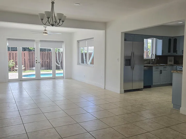 806 N 31st Ct — Photo 13