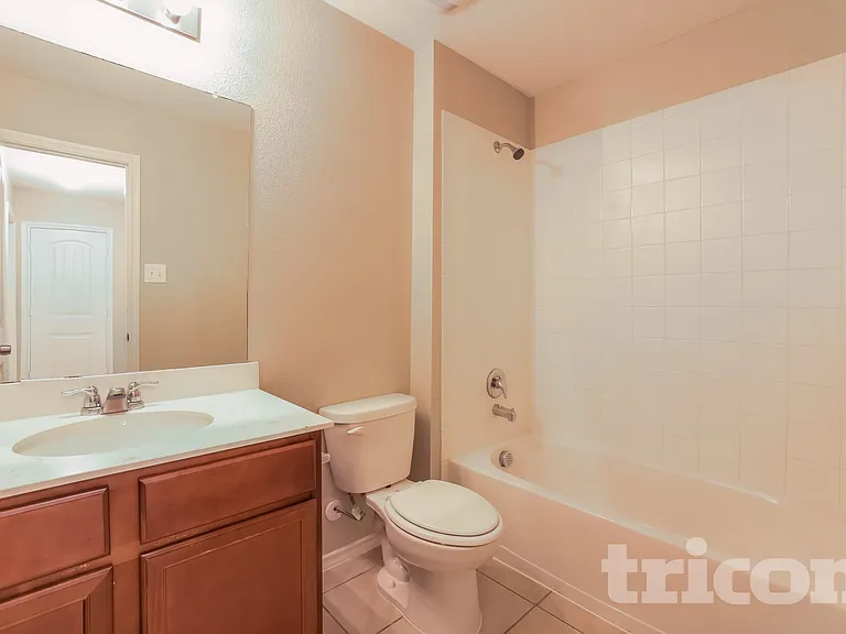 2511 Glen Hollow Dr — Photo 15