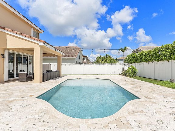 5th image of 16223 SW 15th Street