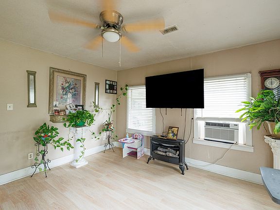 3rd image of 308 W 5th St