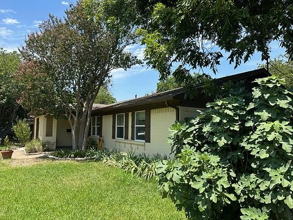 3rd image of 3335 Cloverdale Ln