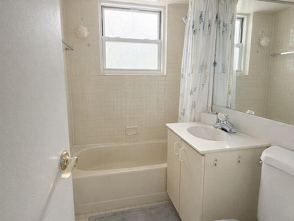 5th image of 15033 Jewel Avenue #303B