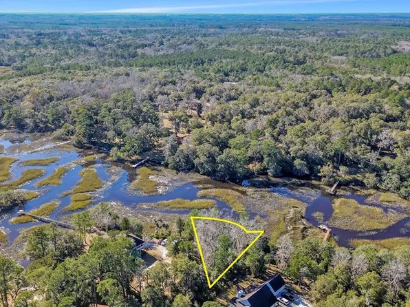 14 Hudson Creek Dr SE, Darien, GA 31305