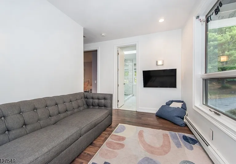 4 Springwood Ter — Photo 24