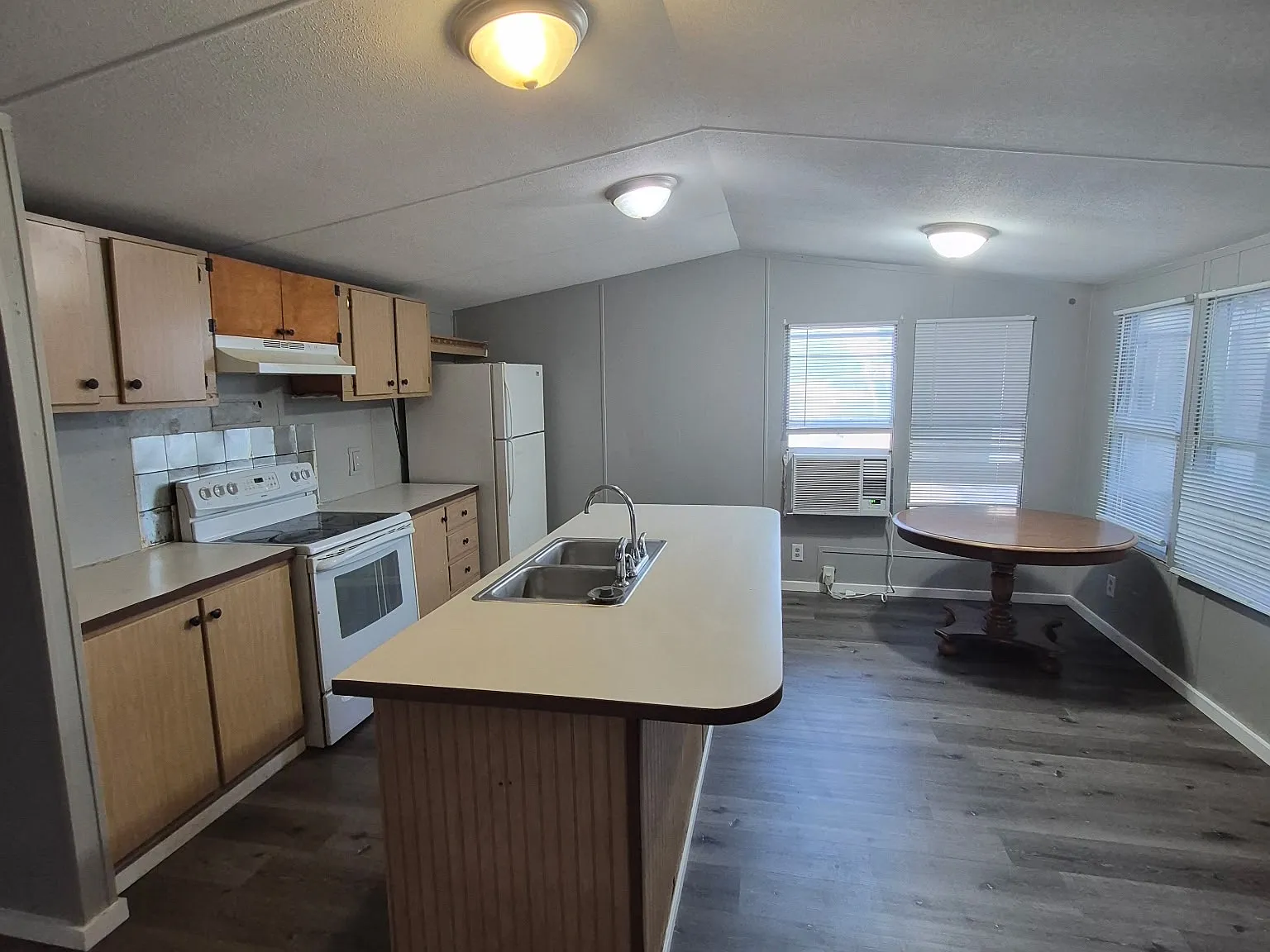 2 bed, 832 sqft, $963 — Photo 3